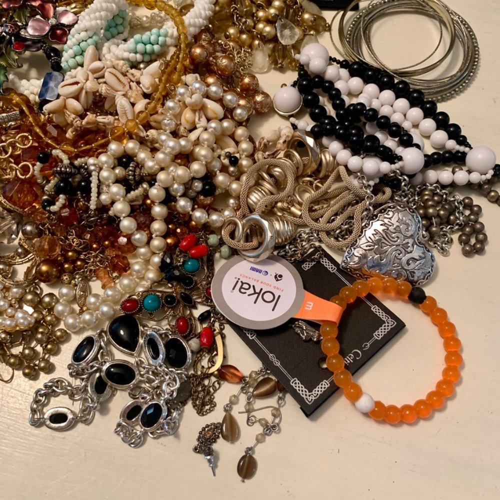 Lot of Assorted Vintage To Now Jewelry 2 lbs+ - Picture 3 of 4